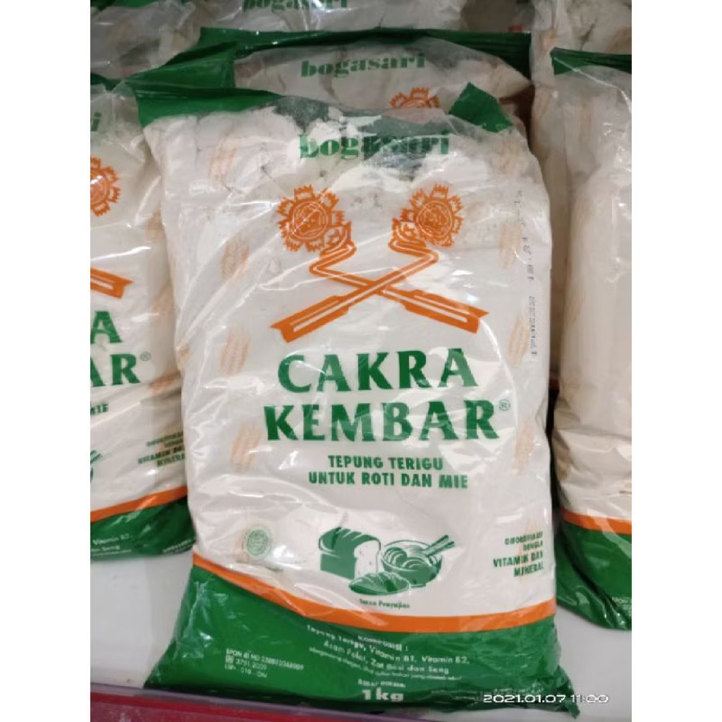 

tepung terigu protein tinggi cakra kembar 1 kg tepung serbaguna