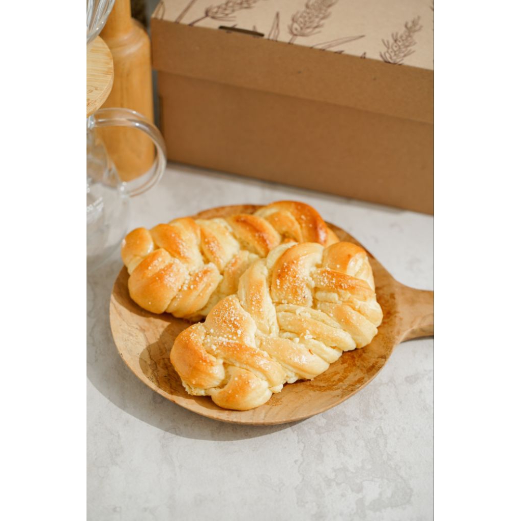 

Roti Susu Kepang - Kamayangan Bakery