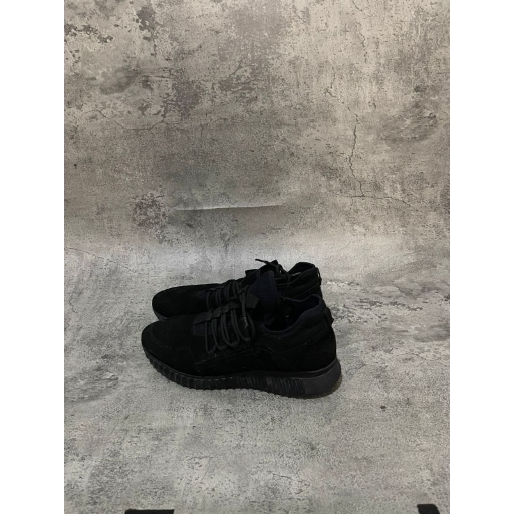 Sepatu Sneaker Sekolah H&M