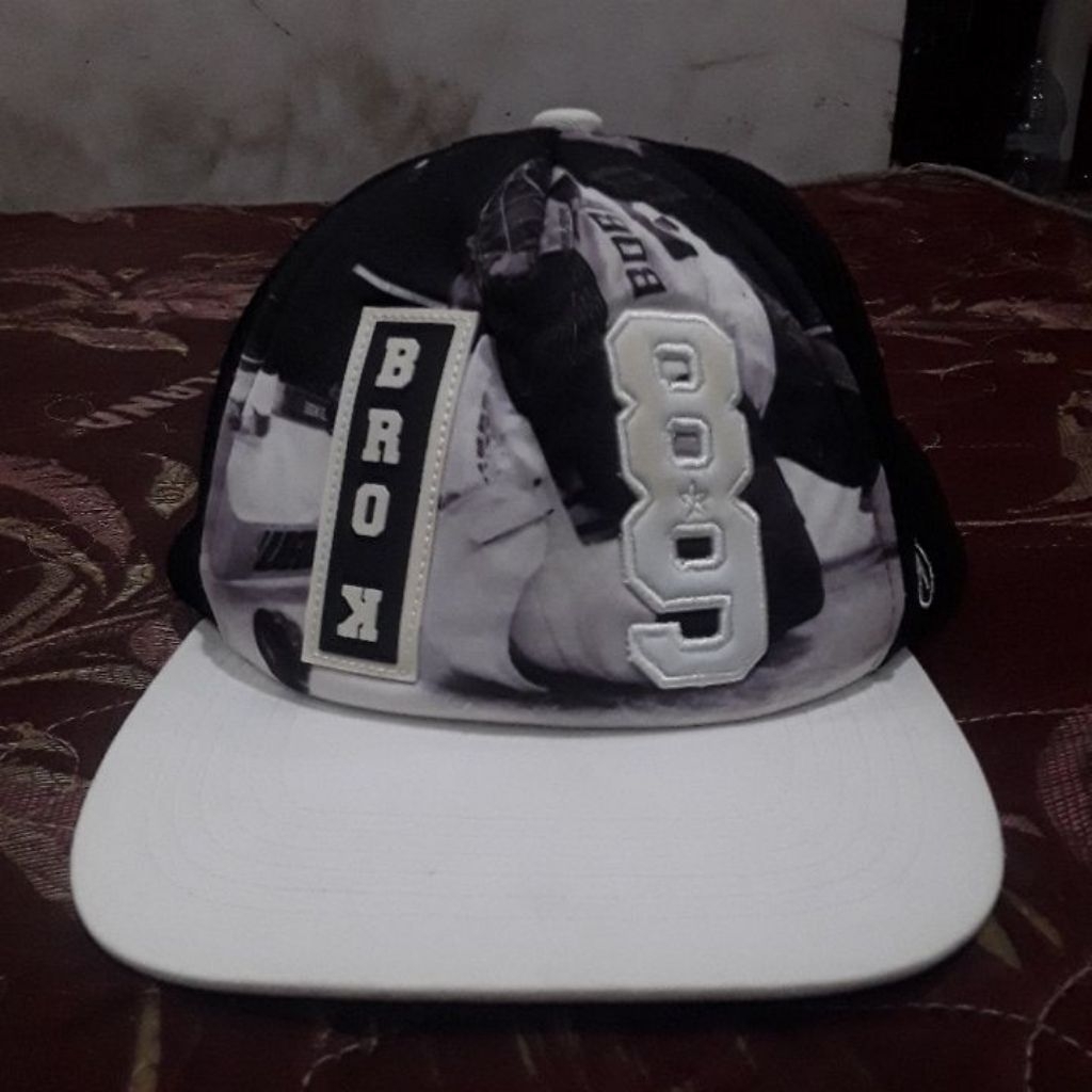 topi urban swagger