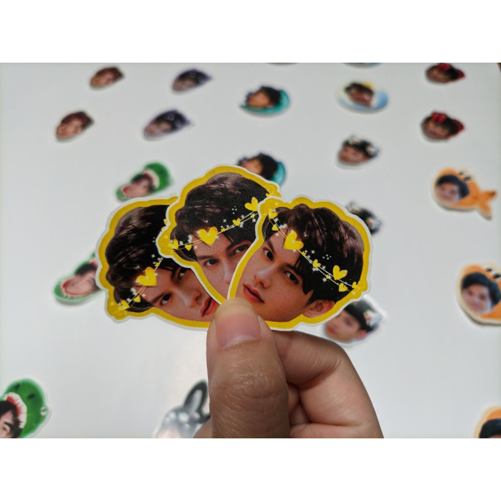 

STICKER GMMTV RAIKANTOPENI BRIGHT WIN NEWWIE TAY CHIMON STICKER DOFF EDIT SENDIRI