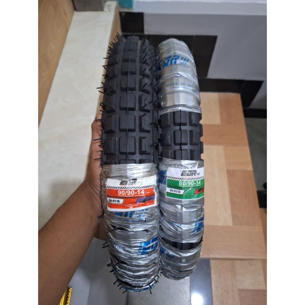 Sepasang ban motor ring 14, model trail, non tubles.