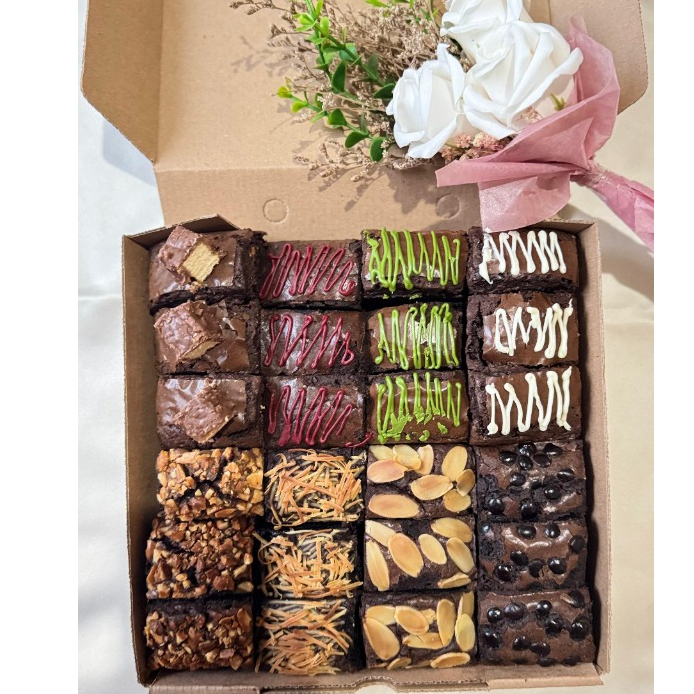 

FUDGY BROWNIES DARK CHOCOLATE SIZE 20 X 20 (AIO TASTY DAZE)