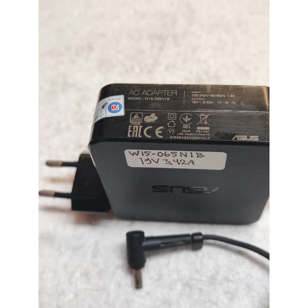 Adaptor ASUS W15-065N1B  19V 3,42A Jack kecil 4mm