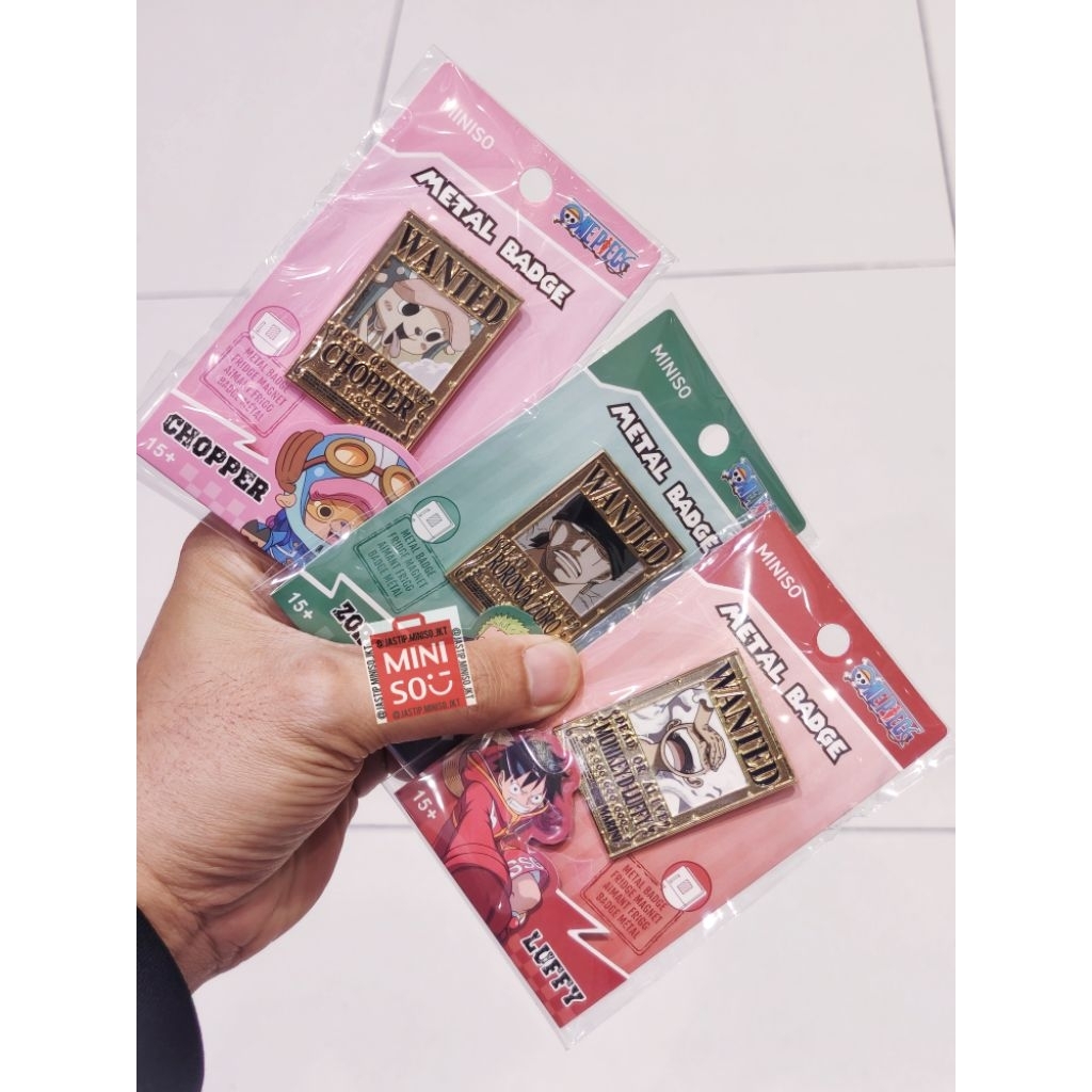 MINISO x ONE PIECE 🆕 Wanted Poster Metal Badge / Pin Fridge Magnet (LUFFY / ZORO / CHOPPER)