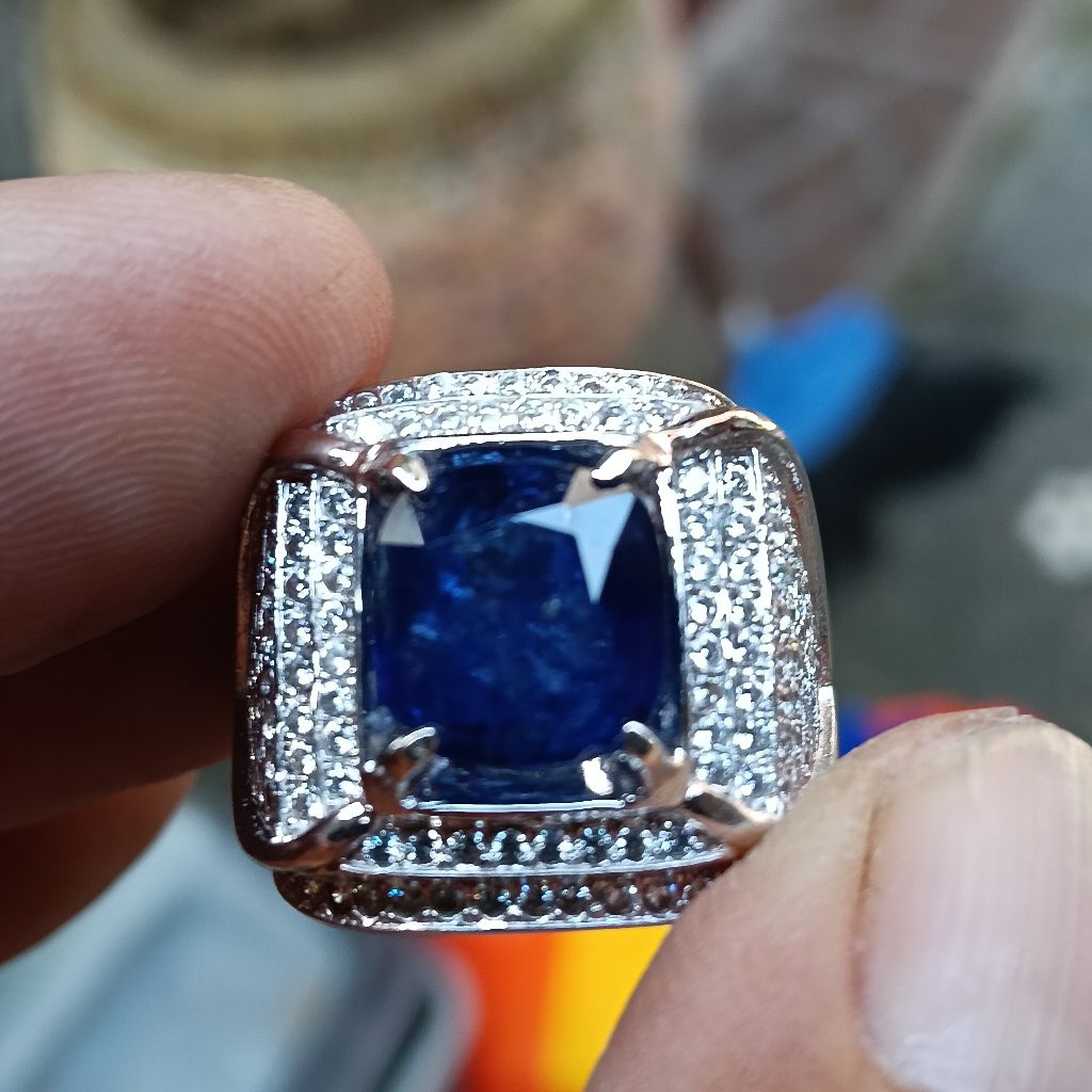 royal blue sapphire Ceylon srilanka 4.97ct sertifikat DGL