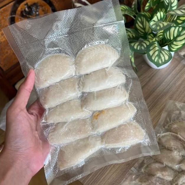 

CIRENG ISI AYAM SUWIR PEDAS BY IPEH. CO | 10 PCS FREE SAUS PEDAS