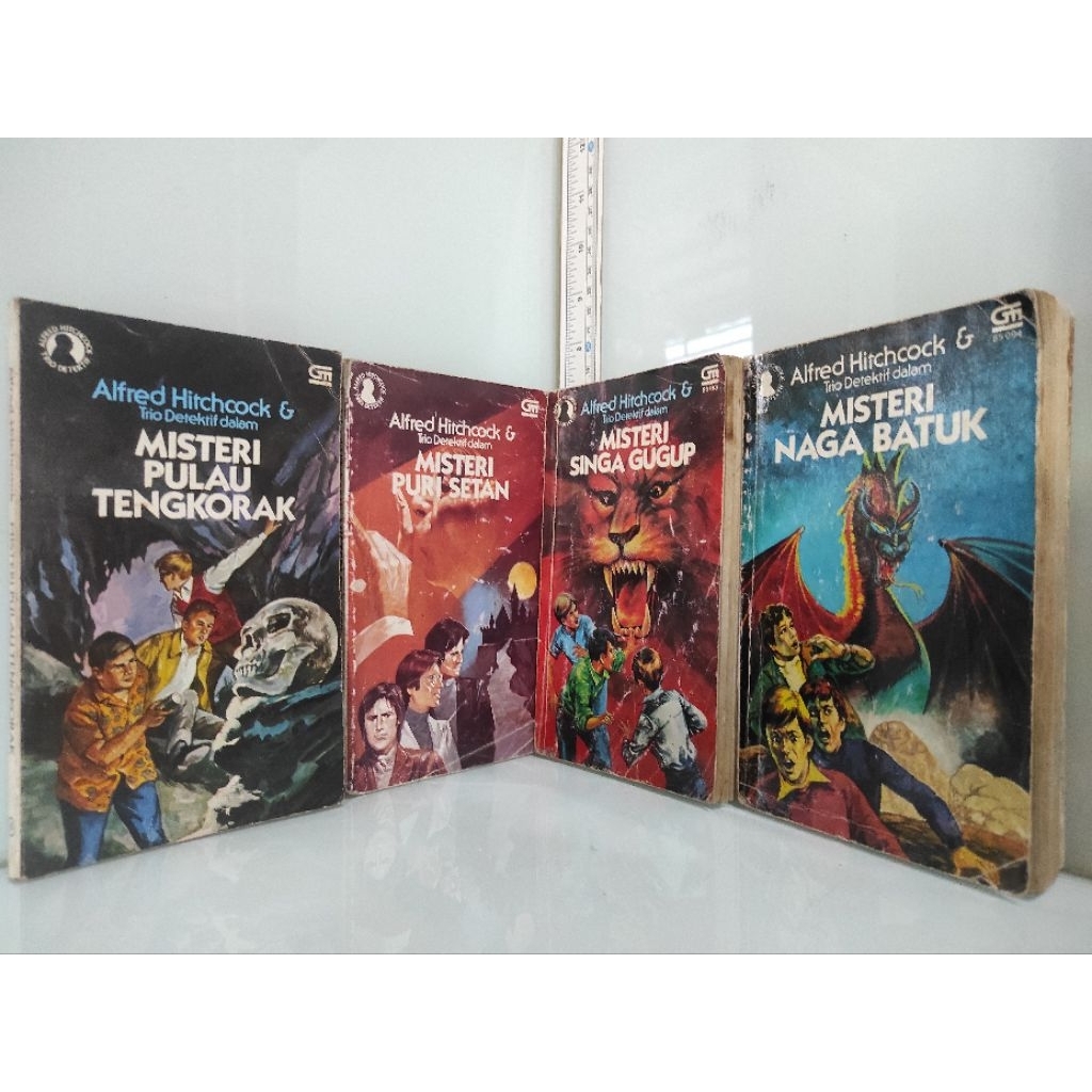 KOLEKSI NOVEL Alfred Hitchock & Trio Detektif