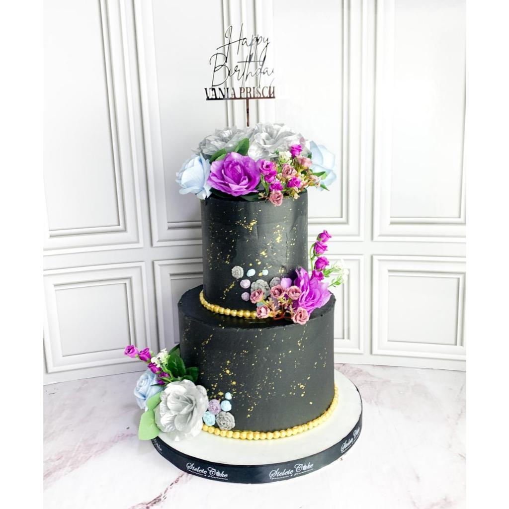 

Kue Ulang Tahun/Birthday Cake/Kue 2 Tingkat Black/Flower Cake Black/Kue Birthday Jakarta