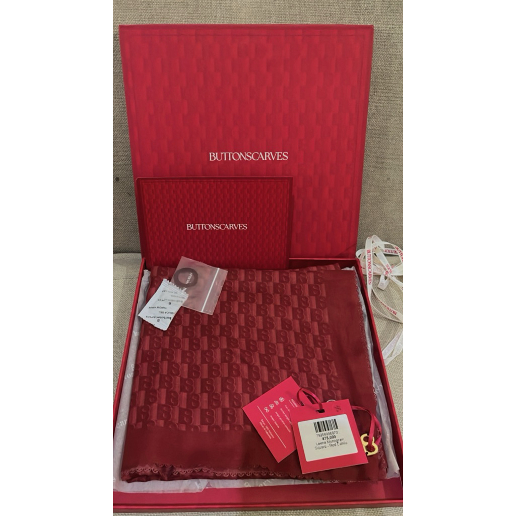 BUTTONSCRAVES LEENA MONOGRAM - RED DAHLIA