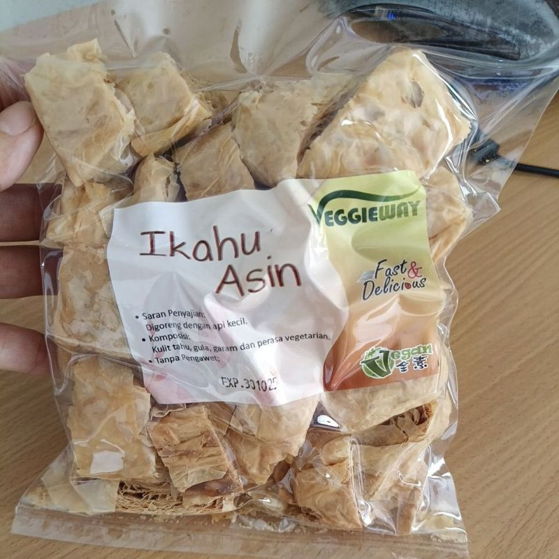 

Ikan Asin kering Vegetarian Vegan Friendly Ikahu Asin dari kulit tahu cocok untuk bubur dan tumisan