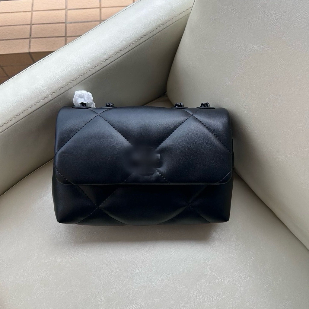 Kira Diamond Quilt Shoulder Bag