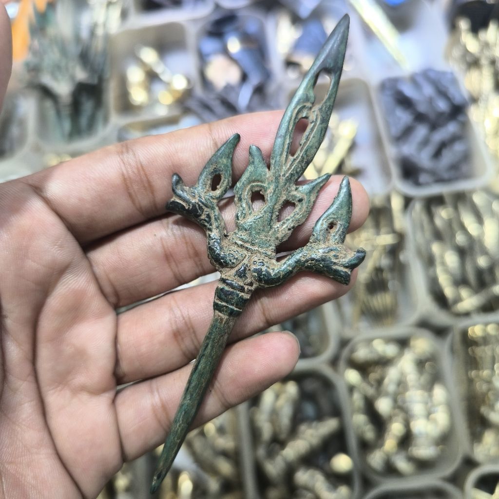 Hoby koleksi Trisulla perunggu nogo kembar