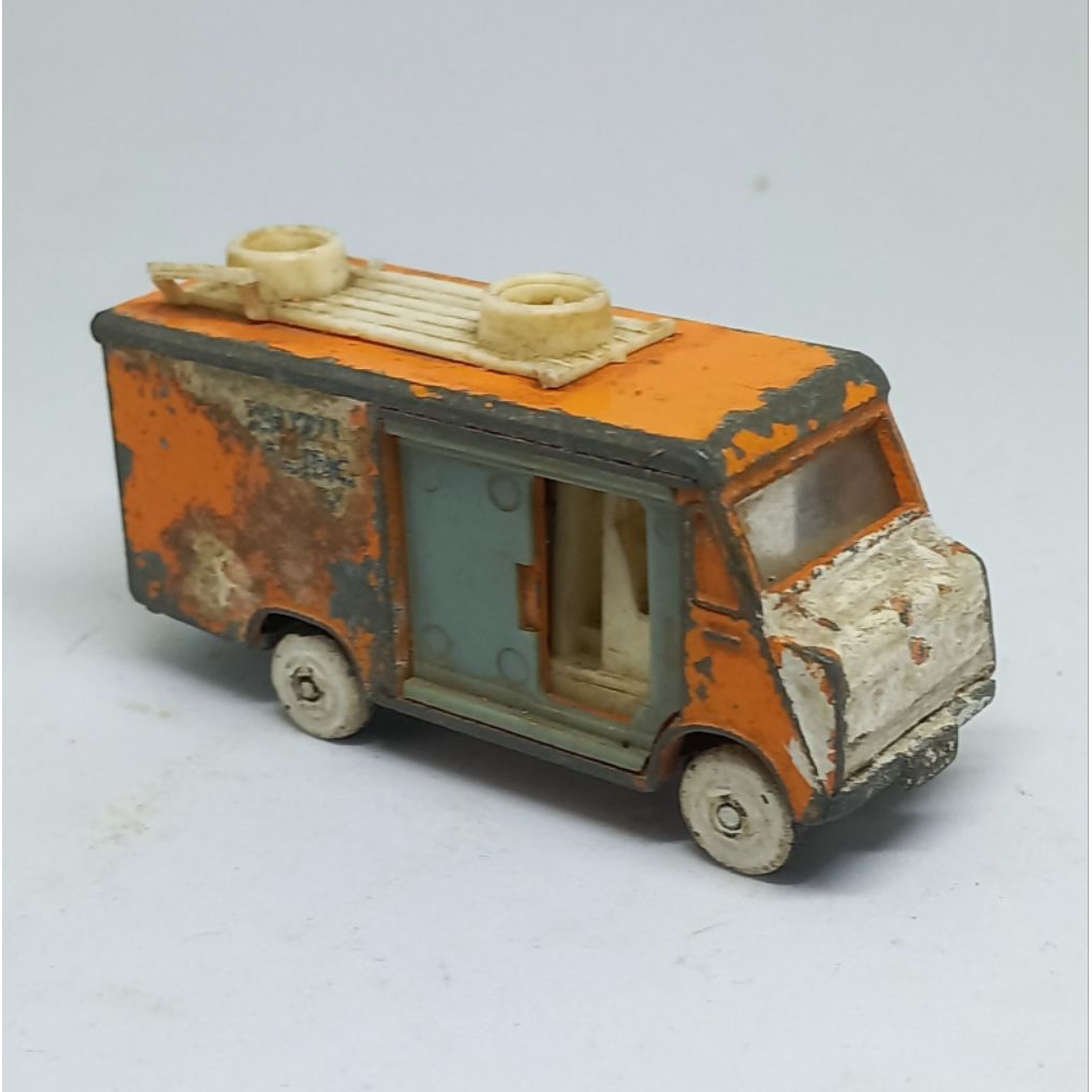 tomica isuzu elf hi-roof made in japan loose diecast junk (t)