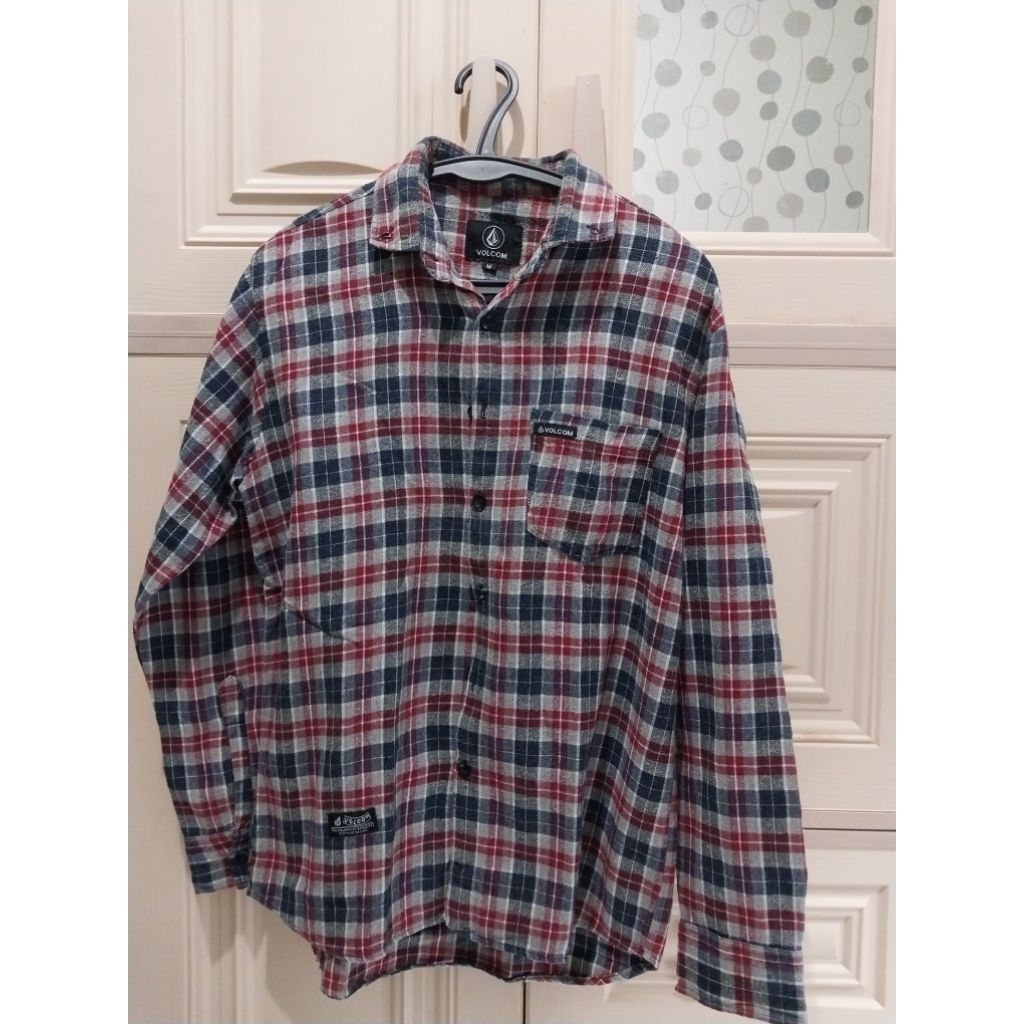 Preloved atasan kemeja flannel volcom