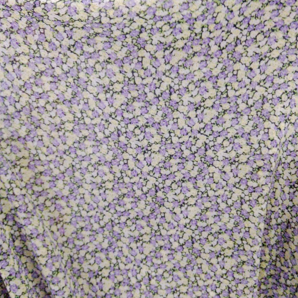 Kain Sifon Motif Bunga Mini Ungu – Bahan Adem & Jatuh (Harga Kain Per½ Meter)