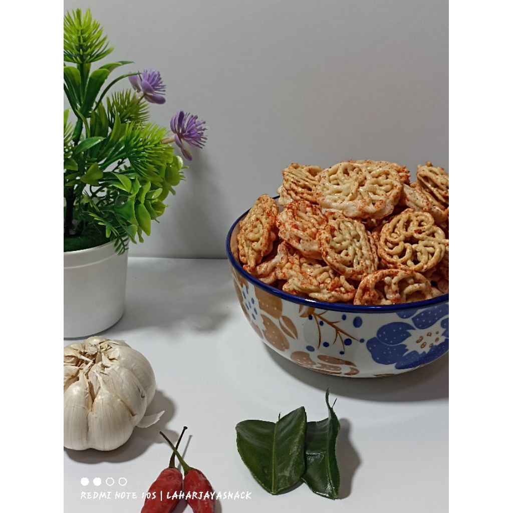 

seblak kering rafael/krupuk bantat mawar pedas daun jeruk 1kg