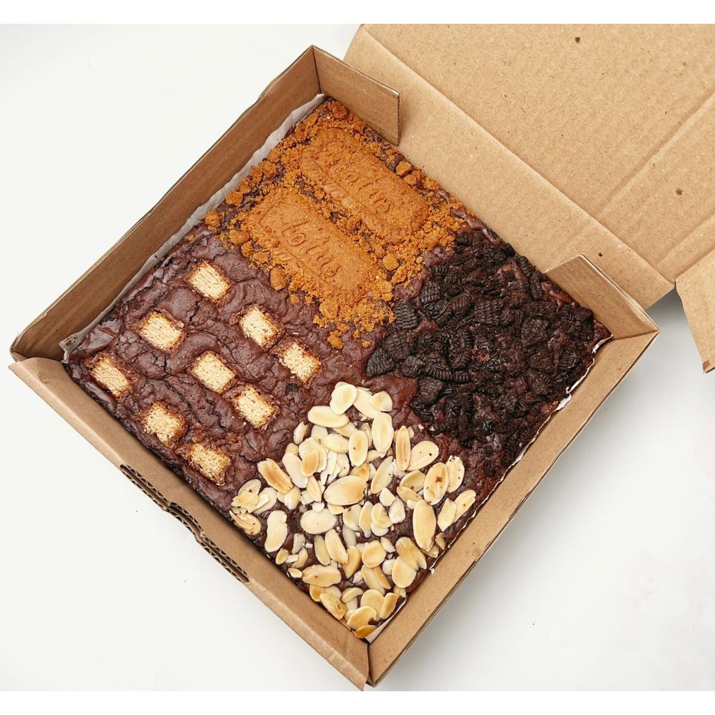 

brownies fudgy 4 rasa toping ukuran 20 x 20