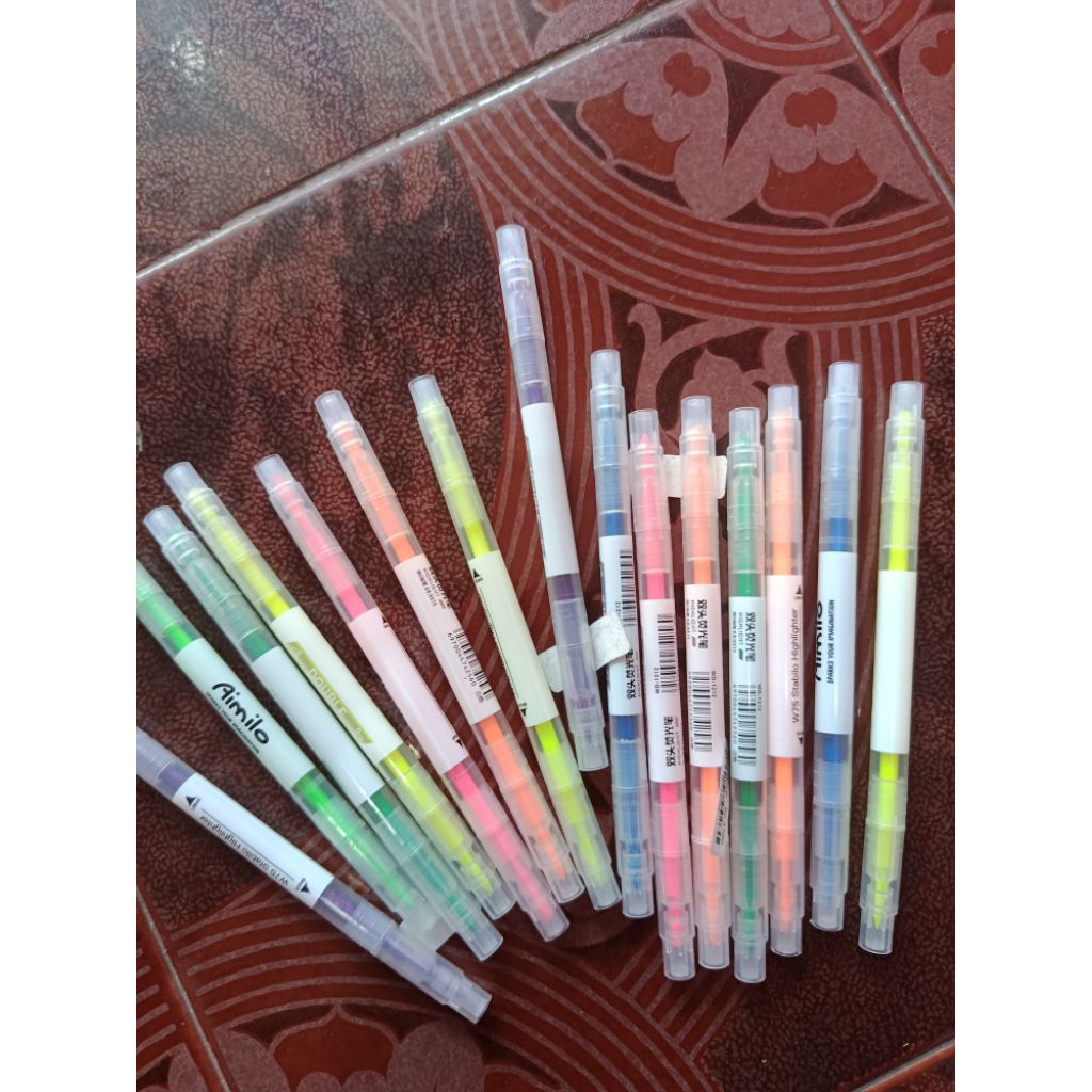 

Stabilo Highlighter Warna Random