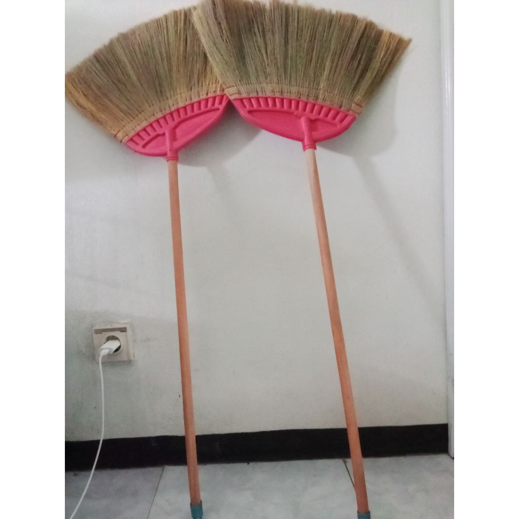 sapu lantai Rayung lakop gagang kayu