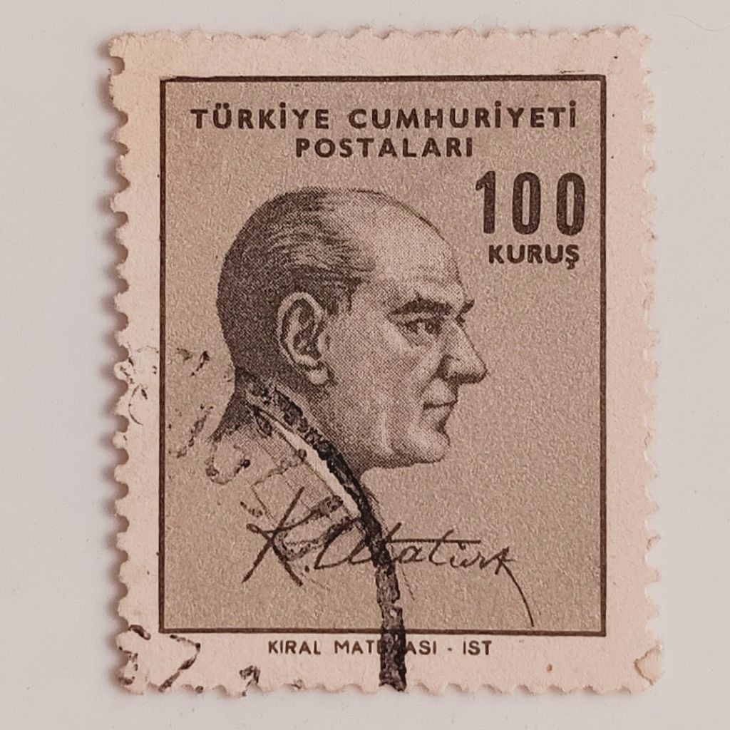 

(AD) Perangko Turki 1967 Kemal Ataturk Definitives 1966 - Kemal Ataturk (1881-1938) and Signature 100 kuruş Used