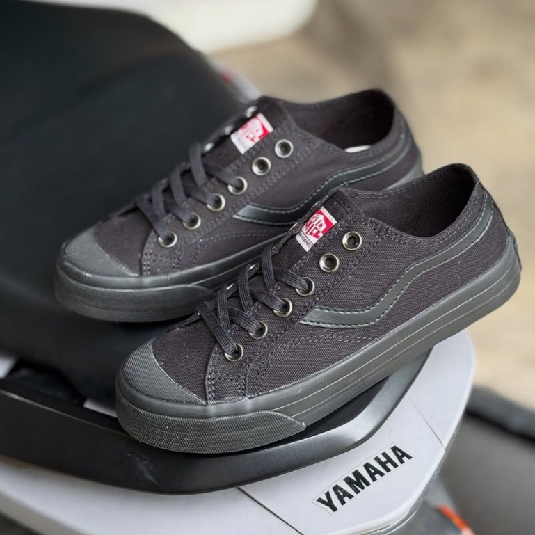 Ventela Public Low All Black Sepatu Sekolah Ventela Hitam Polos