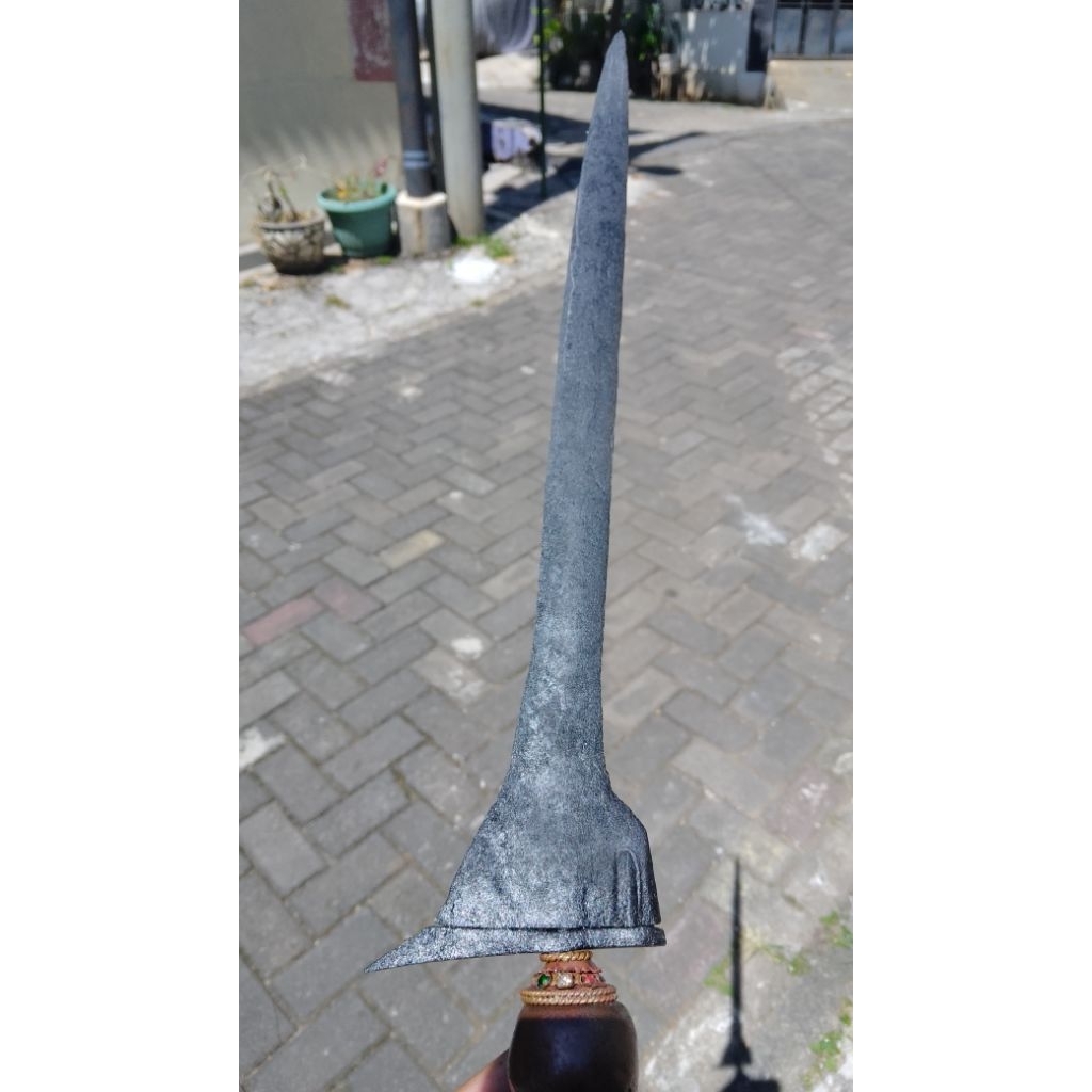 Pusoko Tayuhan. Brojol Sepuh, Luk Sinandi,  Pangkal pesi oval. Ada pamor Tiban ALIF vs Keleng (Tangk