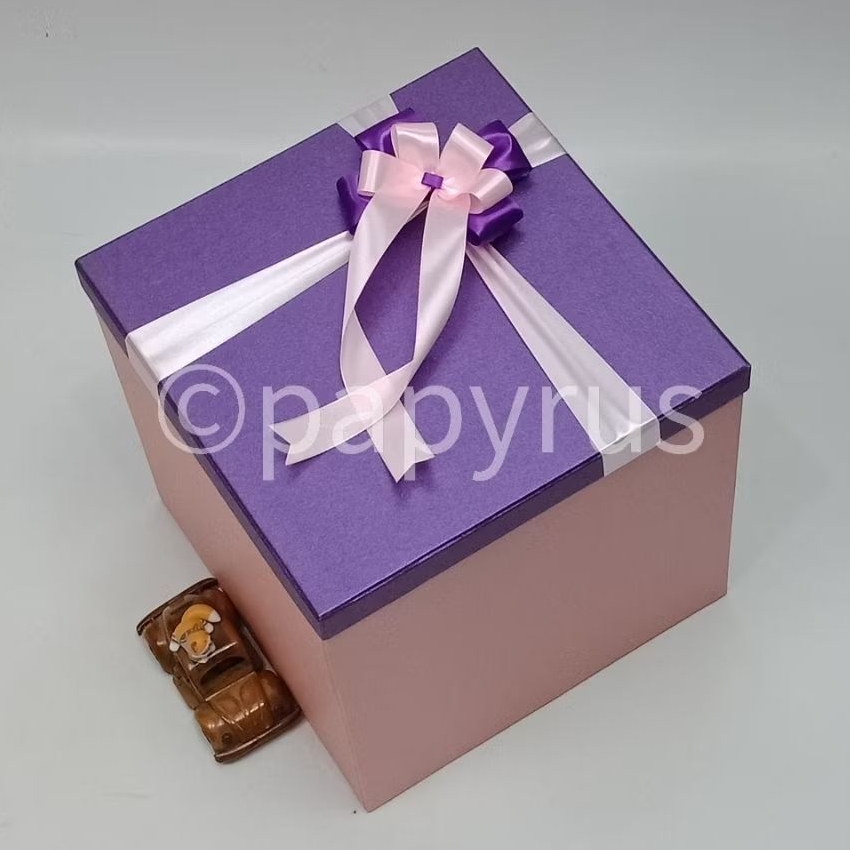 

PAPYRUS Kombinasi 30x30 Tinggi 30cm Kotak Kado Gift Box Hadiah V1
