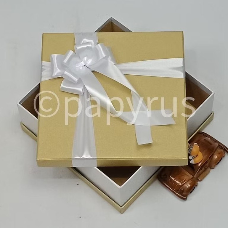 

PAPYRUS Sandwich 25x25 Tinggi 8cm Kotak Kado Gift Box Hadiah V2