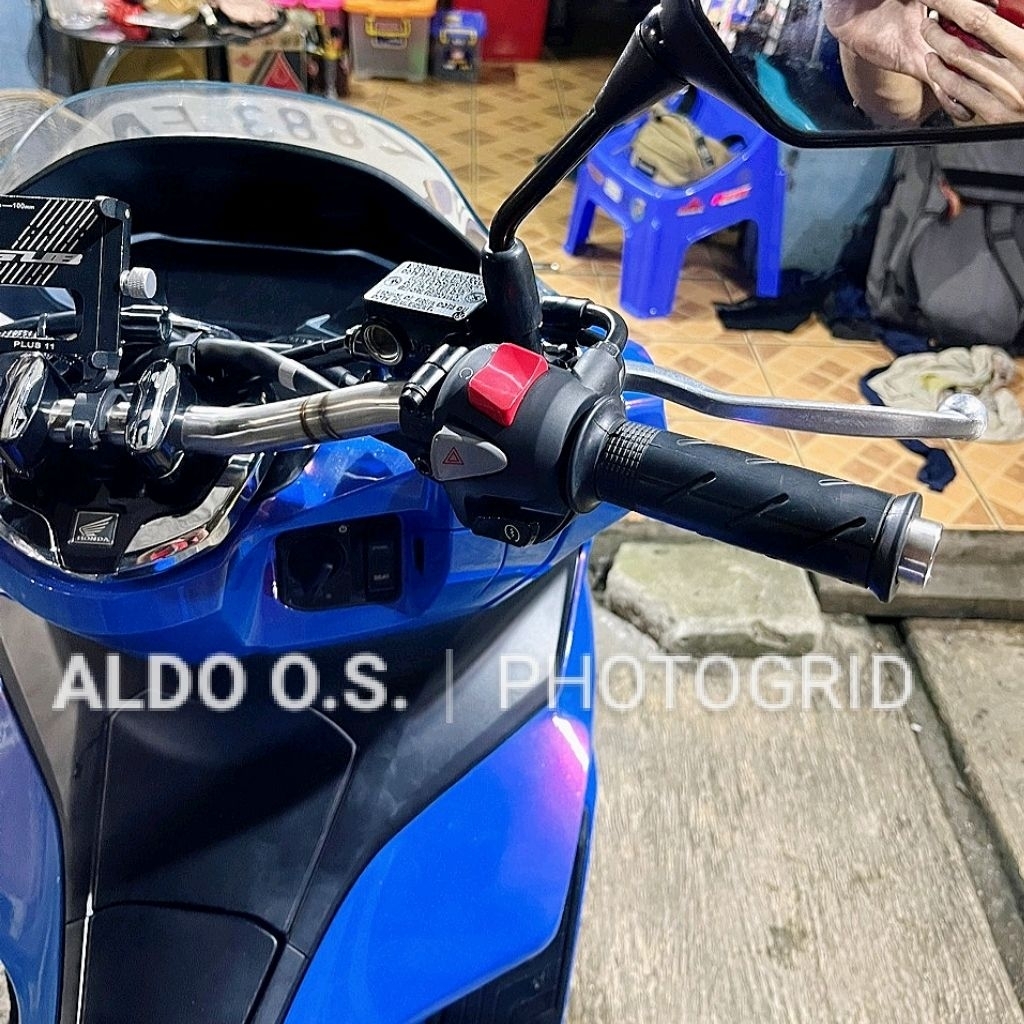 Holder Saklar Kanan PCX Hybrid Original Kabel Gas Depan/Atas PNP PCX Lokal 150 160 ADV 150 160.