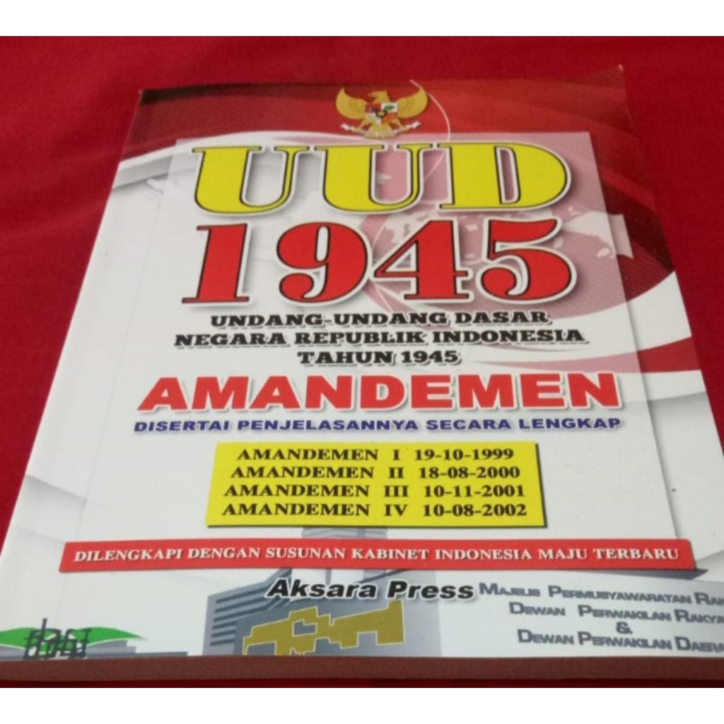 

Buku UUD 1945