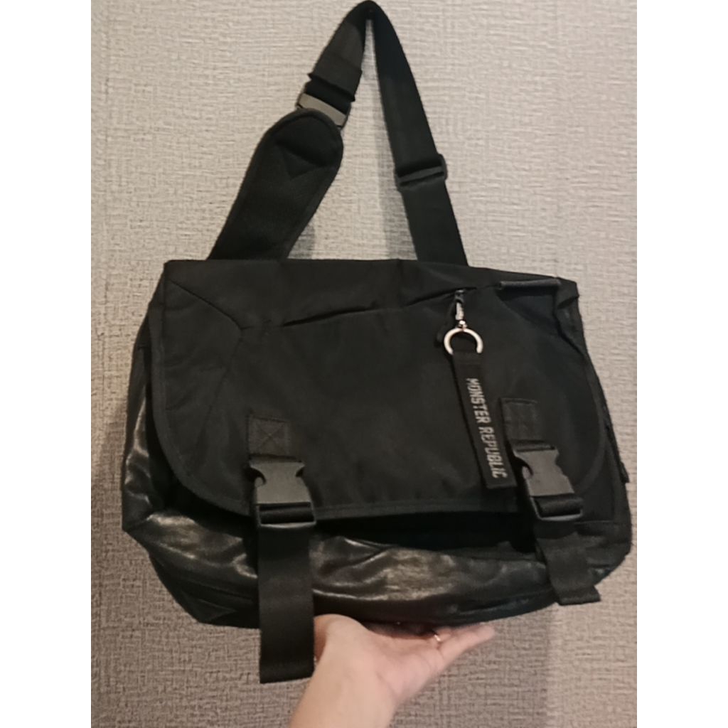 Preloved tas Monster Republic