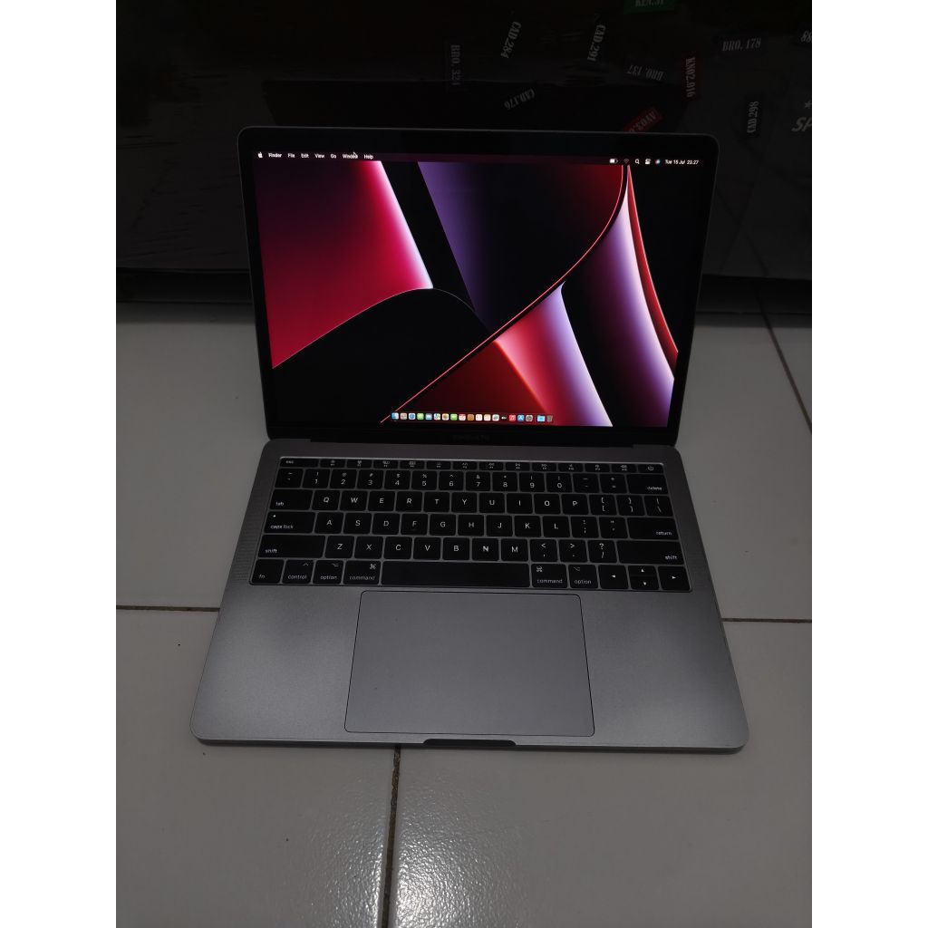 MACBOOK PRO 13 INCH 2017 i7 16/256 CTO