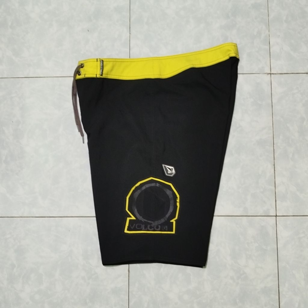 CELANA SURFING BOARDSHORT VOLCOM SIZE XL SECOND