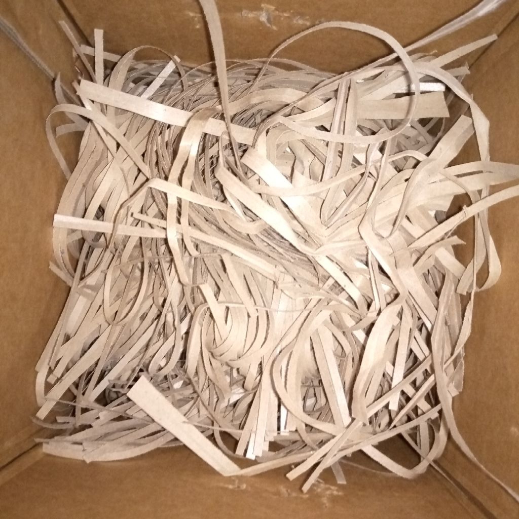 

Kertas cacah / shredded paper / kertas potong / kertas serut untuk hampers, kado, souvenir dll