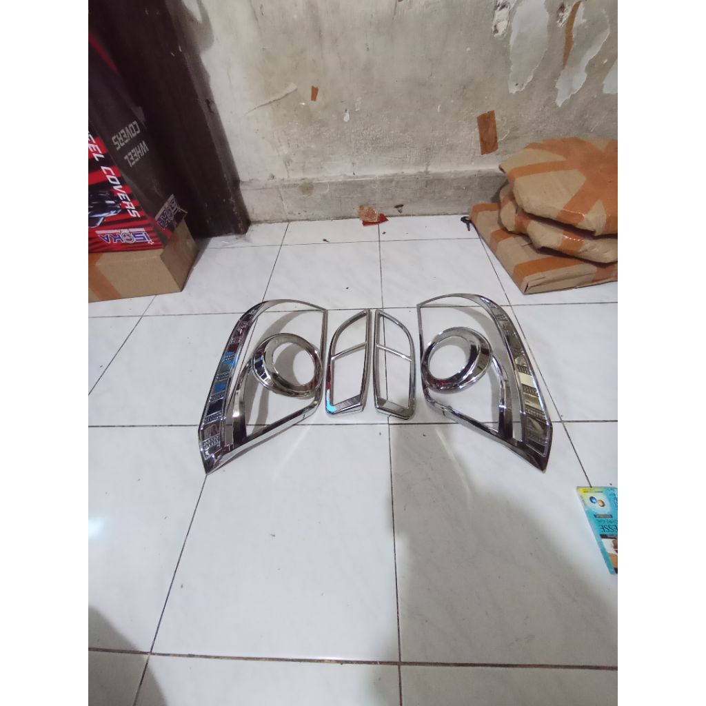 garnish belakang mobil agya ayla 2013-2016 chrome