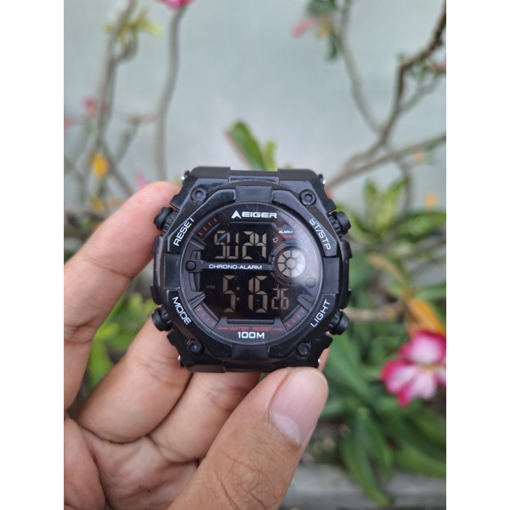 Jam Eiger (tanpa strap) bekas.