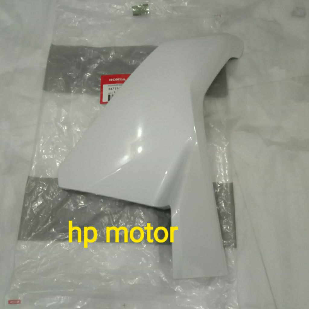 COVER BODY DEPAN KANAN NEW PCX160 2025 PUTIH SAMBUNGAN SAYAP KANAN PCX 160 2025 PUTIH ORIGINAL 64711