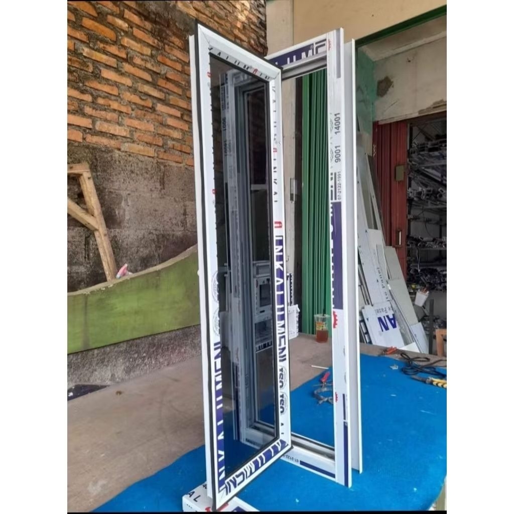 Jendela Swing Single Aluminium Alexindo dan Kaca Bening Asahimas 5mm