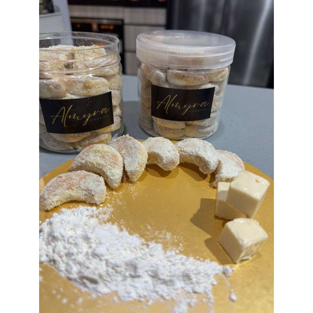 

Almyra Cookies - Putri Salju Keju