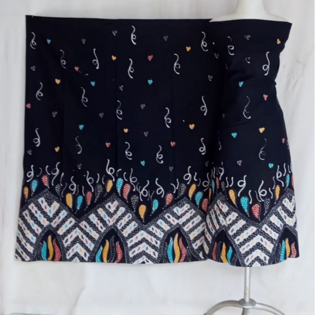 KAIN BATIK TULIS MADURA HITAM