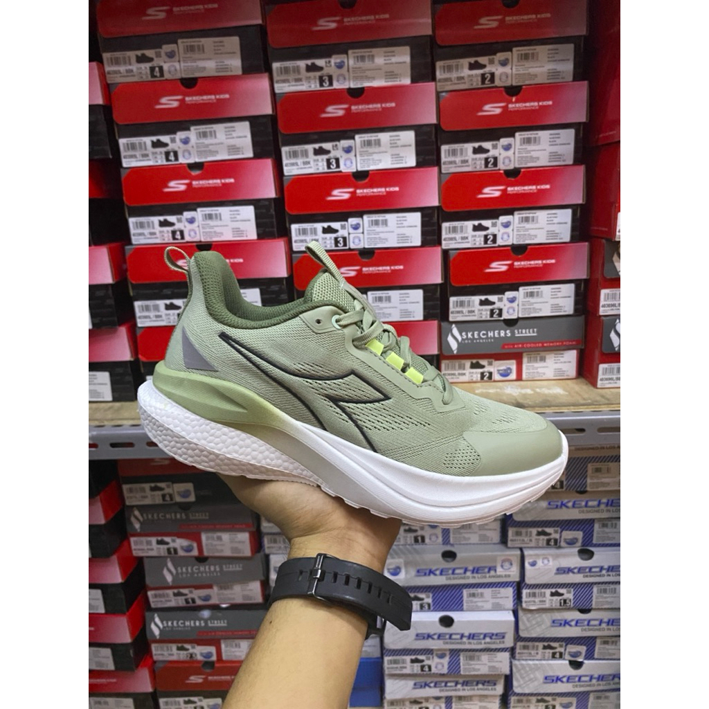 sepatu lari pria Diadora original/ Diadora pazzo mens running shoes -Green