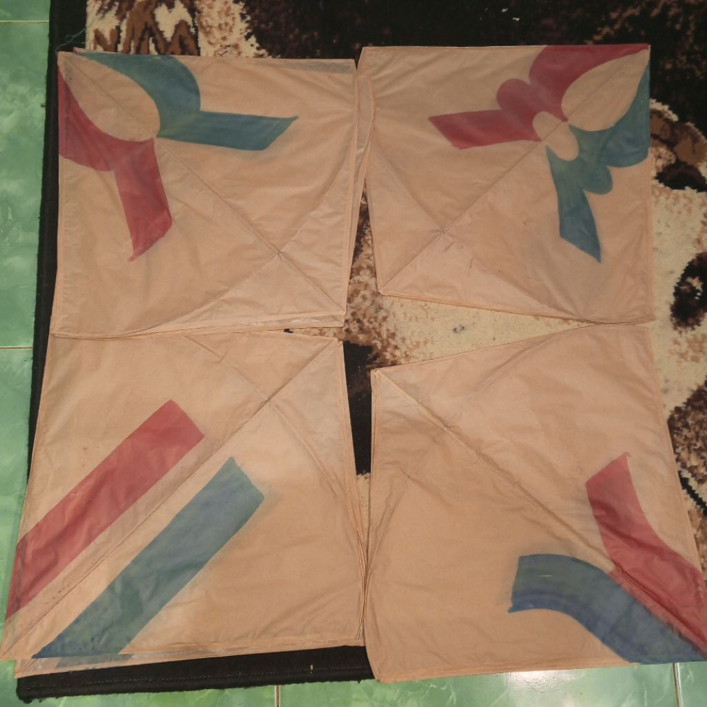 layangan setelan seot 20 pcs / UK 54