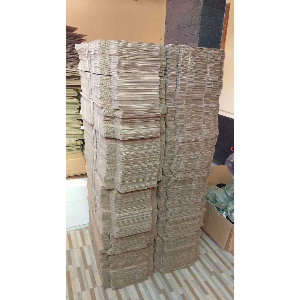 

Kardus Bentuk Box Pizza cocok untuk Packing Gift Box / Kardus Hampers Skincare, Dompet, Snack, Baju, Ulang Tahun atau Hadiah – Ukuran Kardus Box Pizza 13x10x5 cm Hingga 30x30x5 cm | Min pembelian 10 pcs