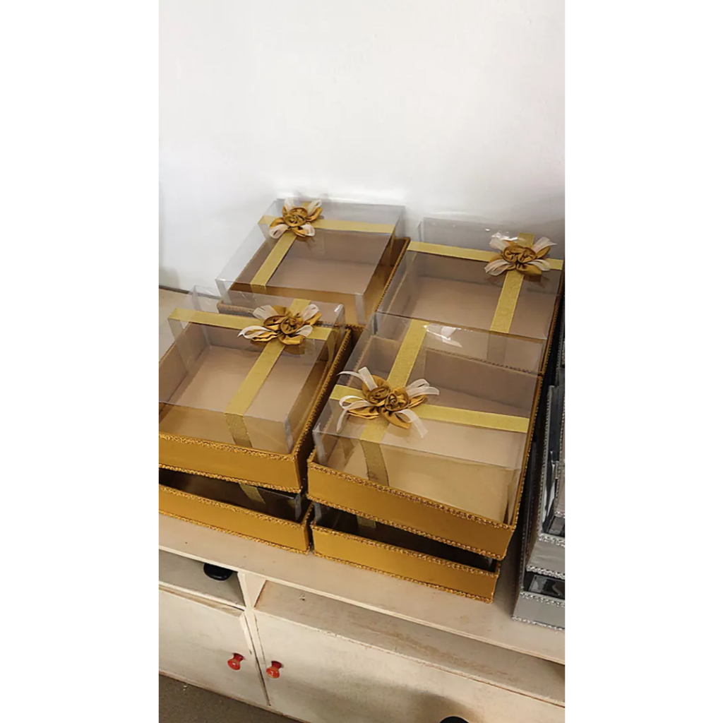 

KOTAK KUE HANTARAN LAMARANSESERAHAN UKURAN 25X25 GOLD