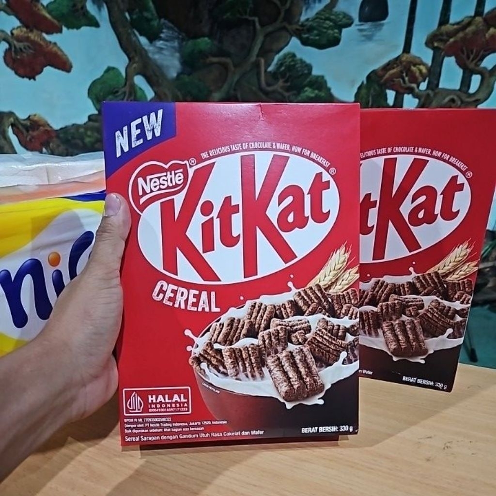 

ED 05.26 BOX 330GR - SEREAL KIT-KAT RASA COKLAT DAN CHRUNCY WAFER UNTUK SARAPAN / KIT KAT KITKAT CEREAL