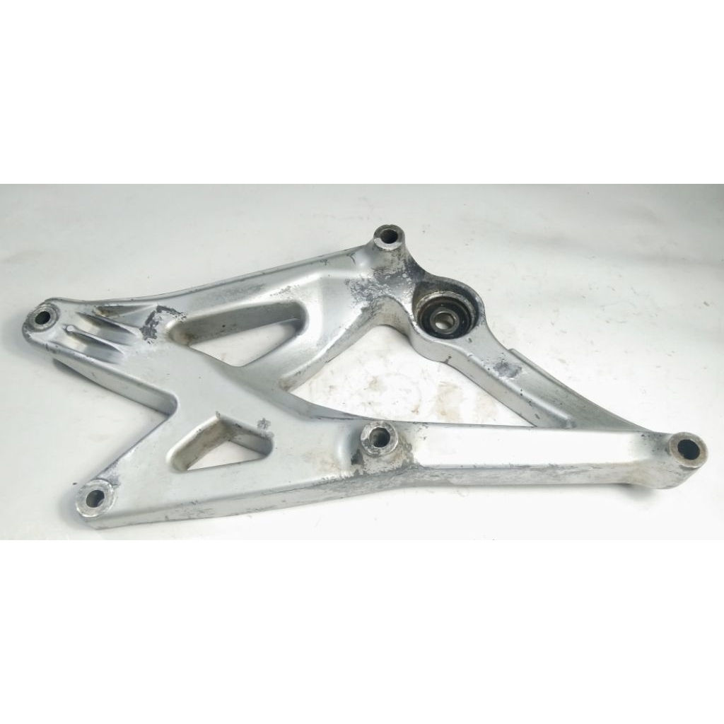 arm sasis dudukan knalpot Yamaha Xeon karbu ORI copotan motor