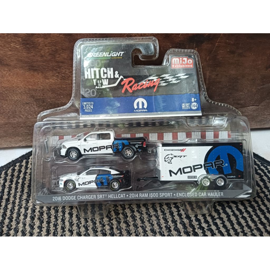 diecast GREENLIGHT Hitch & tow skala 64