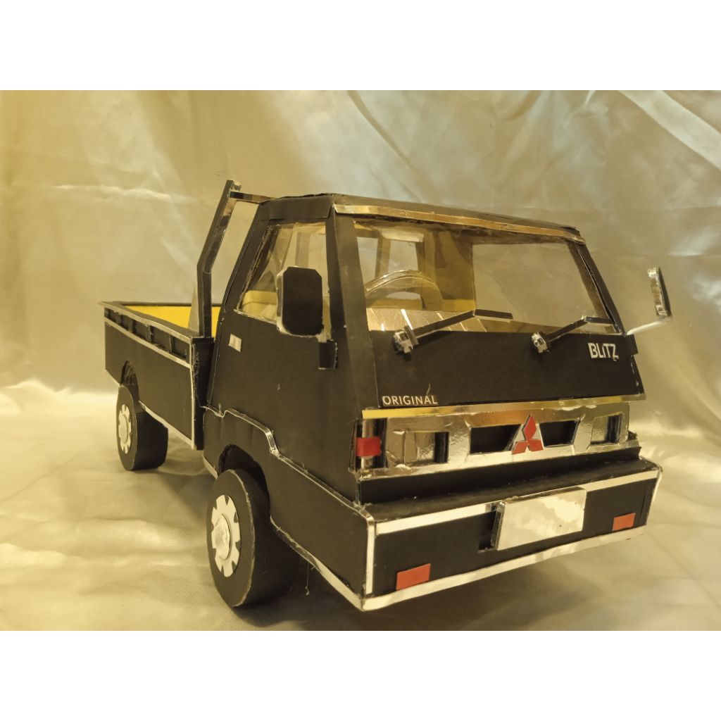 MINIATUR/PRAKARYA MOBIL PICK UP L300 DARI KARDUS