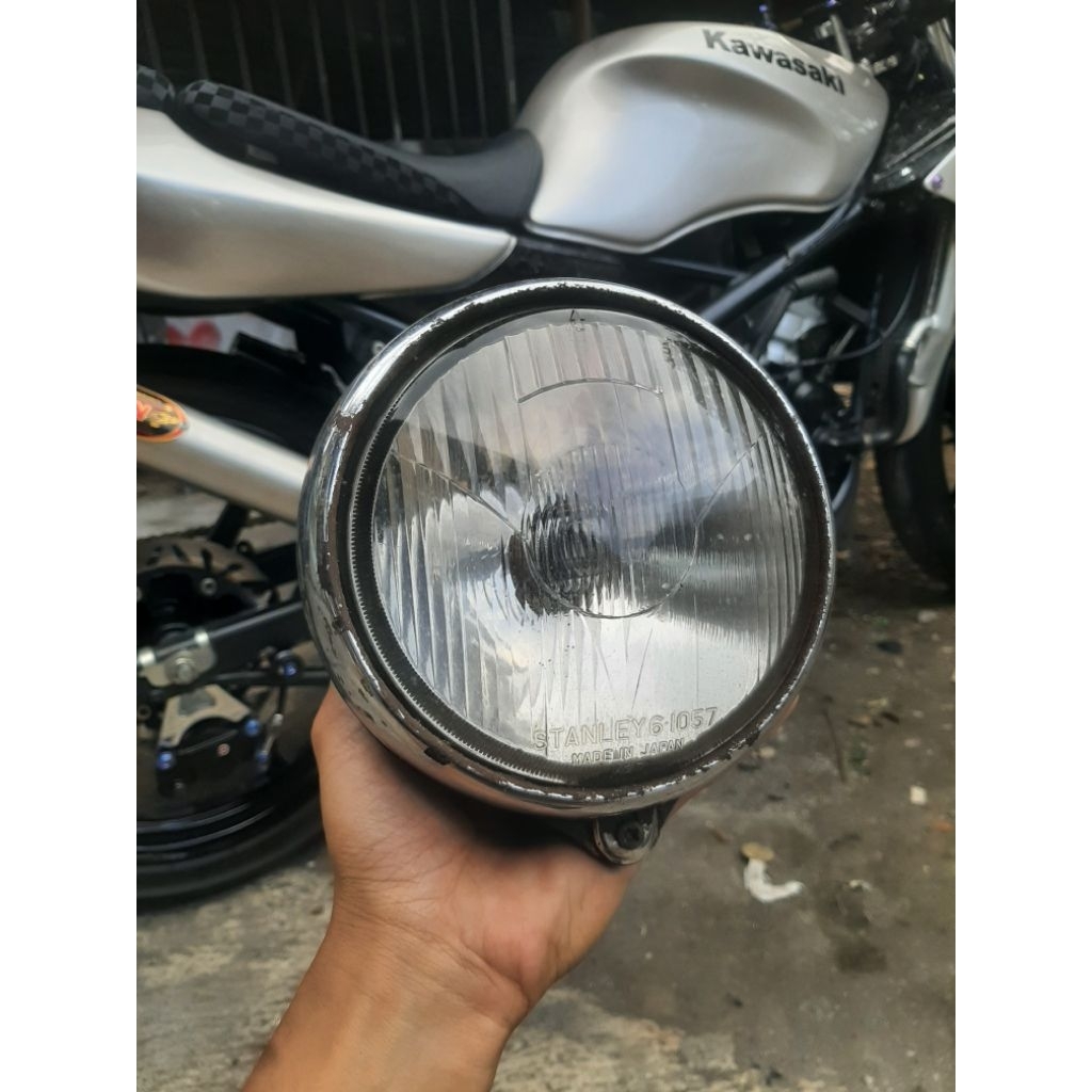 Batok Lampu Lampu Depan Honda CB 100 S90 Original